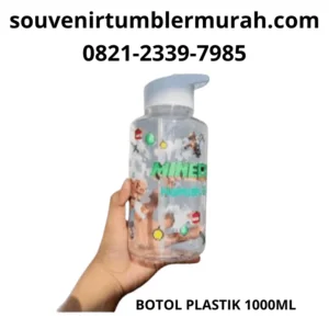 souvenir family gathering yang terbaik adalah botol plastik lundee Chielo yang ada sedotan di tutupnya. kapasitas 1 liter dan bisa di custom logo dengan print uv