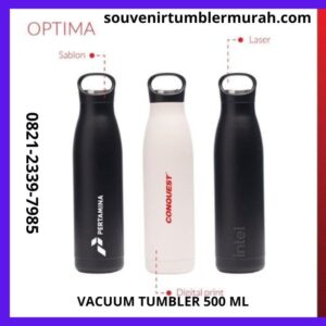 Vacuum Tumbler "OPTIMA": Souvenir Kantor Kekinian yang Wajib Dimiliki Dalam dunia bisnis yang kompetitif saat ini, perusahaan selalu mencari cara untuk meningkatkan loyalitas karyawan dan memperkuat branding mereka. Salah satu solusi praktis dan elegan adalah dengan memberikan souvenir kantor kekinian. Salah satu pilihan terbaik yang bisa Anda pertimbangkan adalah vacuum tumbler "OPTIMA". Tumbler ini tidak hanya fungsional tetapi juga memiliki desain modern yang cocok untuk berbagai kegiatan dan acara kantor. Spesifikasi dan Manfaat Vacuum Tumbler "OPTIMA" Vacuum Tumbler "OPTIMA" hadir dengan spesifikasi sebagai berikut: Warna: Putih dan hitam Ukuran: Tinggi 270 mm dan diameter 68 mm Kapasitas: 500 ml Proses Logo: Sablon, Digital print, Laser & Full body print Dengan desain yang ramping dan dua pilihan warna netral, tumbler ini mudah dibawa ke mana saja, baik ke kantor, gym, atau saat bepergian. Kapasitas 500 ml cukup untuk memenuhi kebutuhan hidrasi Anda sepanjang hari. Proses kustomisasi logo yang beragam memungkinkan perusahaan untuk menambahkan sentuhan pribadi mereka, menjadikannya souvenir perusahaan eksklusif. Kenapa Vacuum Tumbler "OPTIMA" Cocok Sebagai Souvenir Kantor Kekinian? Fungsional dan Praktis: Vacuum tumbler ini sangat berguna untuk menjaga suhu minuman tetap panas atau dingin, memberikan kenyamanan ekstra bagi karyawan. Desain Modern dan Elegan: Dengan tampilan yang ramping dan warna netral, tumbler ini cocok untuk digunakan di lingkungan kantor profesional. Personal Branding: Kemampuan untuk menambahkan logo perusahaan membuat tumbler ini menjadi alat branding yang efektif. Ramah Lingkungan: Mengurangi penggunaan botol plastik sekali pakai, mendukung inisiatif perusahaan yang peduli lingkungan. Kenyamanan dan Kesehatan: Menggunakan tumbler pribadi lebih higienis dibandingkan gelas umum di kantor. Perusahaan yang Cocok Membeli Vacuum Tumbler "OPTIMA" Beberapa jenis perusahaan yang cocok membeli souvenir kantor unik ini meliputi: Perusahaan Teknologi (Google, Microsoft, Apple) Meningkatkan loyalitas dan semangat karyawan, serta memperkuat citra inovatif perusahaan. Perusahaan Keuangan dan Perbankan (HSBC, Bank of America, JP Morgan) Meningkatkan profesionalisme dan kesan positif di mata klien dan karyawan. Perusahaan Konsultan (McKinsey & Company, Boston Consulting Group, Deloitte) Memberikan hadiah elegan kepada klien dan karyawan, serta meningkatkan brand visibility. Perusahaan Startup (Airbnb, Uber, Stripe) Meningkatkan semangat tim dan rasa kebersamaan, serta mendukung sustainability. Perusahaan Manufaktur dan Industri (General Electric, Siemens, Caterpillar) Memberikan hadiah fungsional untuk karyawan lapangan dan kantor, serta meningkatkan loyalitas karyawan. Cara Membeli Vacuum Tumbler "OPTIMA" Untuk Anda yang tertarik membeli vacuum tumbler "OPTIMA" sebagai souvenir kantor premium, Anda dapat melakukan pembelian minimal 500 pcs. Hubungi 0812-1366-3007 untuk informasi lebih lanjut dan pemesanan. Kesimpulan Vacuum tumbler "OPTIMA" adalah pilihan yang tepat sebagai souvenir kantor kekinian karena fungsionalitasnya, desain modern, kemampuan untuk dikustomisasi dengan logo perusahaan, serta mendukung inisiatif ramah lingkungan. Produk ini tidak hanya akan dihargai oleh penerimanya tetapi juga memperkuat citra positif perusahaan. Jadi, apakah Anda mencari souvenir kegiatan kantor, souvenir acara kantor, atau bahkan ide souvenir kantor yang unik dan eksklusif, vacuum tumbler "OPTIMA" adalah jawabannya. Bagi perusahaan yang berlokasi di Surabaya, vacuum tumbler ini juga bisa menjadi souvenir kantor Surabaya yang sempurna. Bahkan, tumbler ini juga bisa dijadikan sebagai souvenir pernikahan yang elegan dan bermanfaat. Jangan ragu untuk menghubungi kami di 0812-1366-3007 untuk mendapatkan penawaran terbaik dan menjadi bagian dari tren souvenir kantor murah namun berkualitas tinggi.